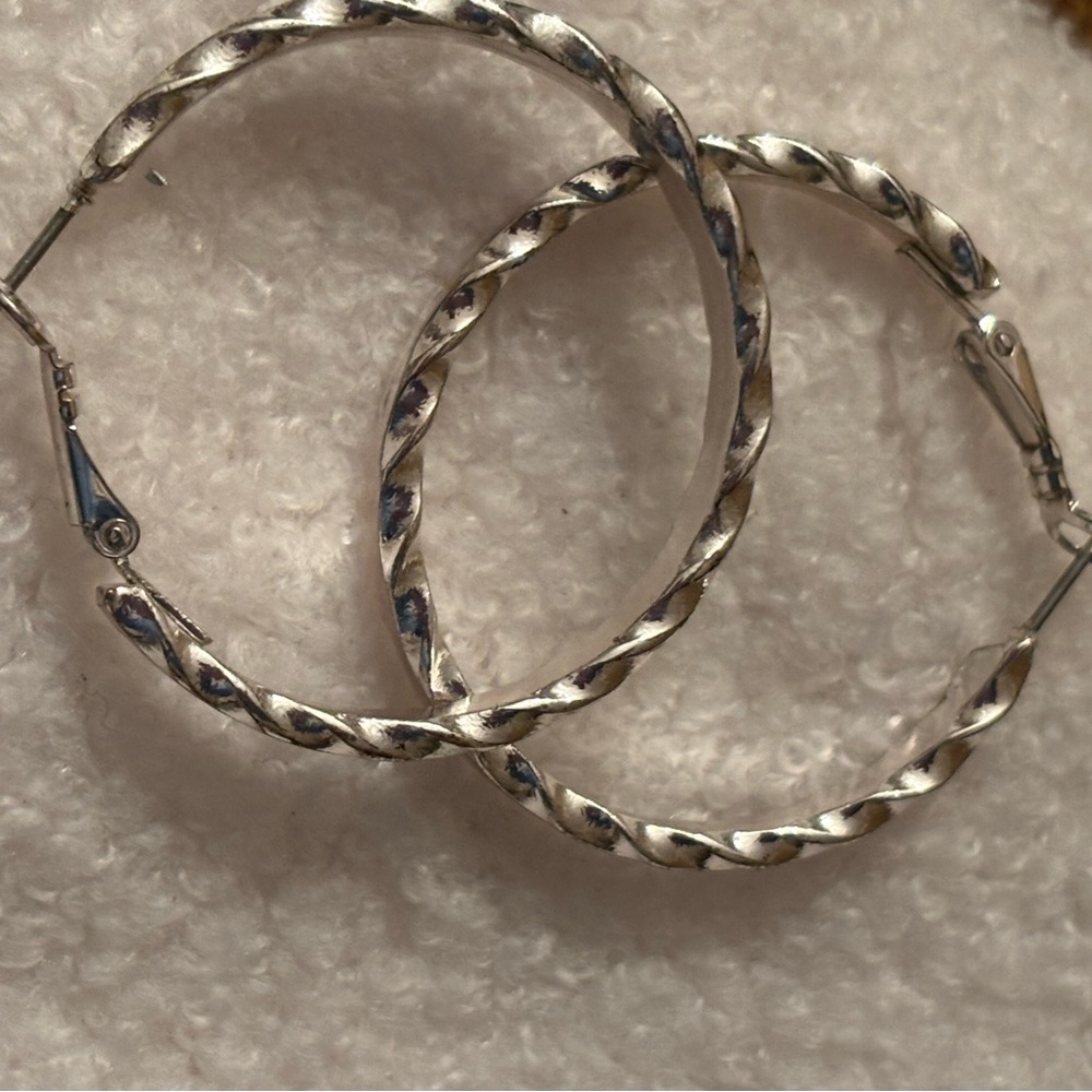 Random costume earring bundle - Picture 5 of 6